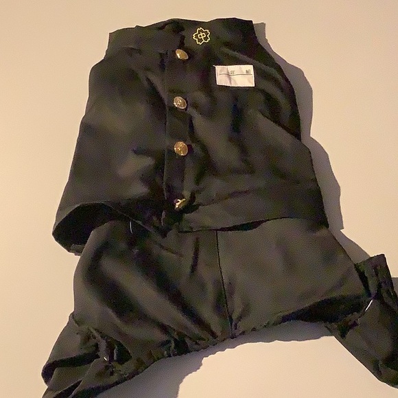 CLOTHING - Picture 14 of 16